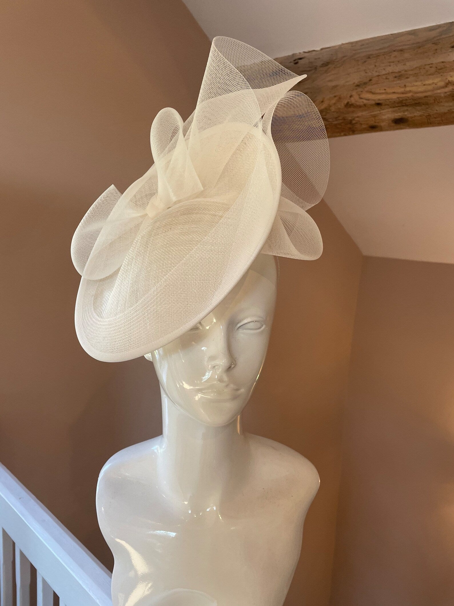 Dawn Fascinator – Kate Hill Headdresses - Main Image